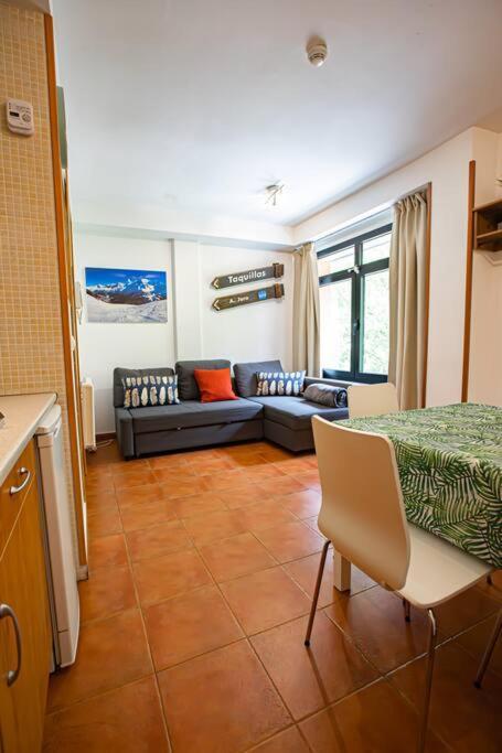 Holidays, Estudio Jara, Gorbea 2 Pax